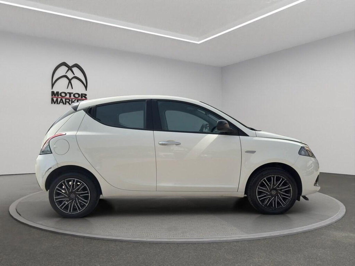 Lancia Ypsilon 1.0 FireFly 5 porte S&S Hybrid Gold Plus (4)