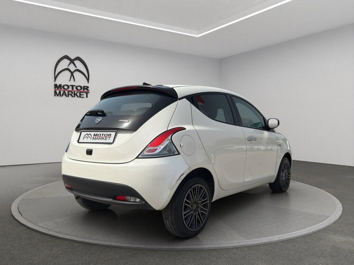 Lancia Ypsilon 1.0 FireFly 5 porte S&S Hybrid Gold Plus (7)