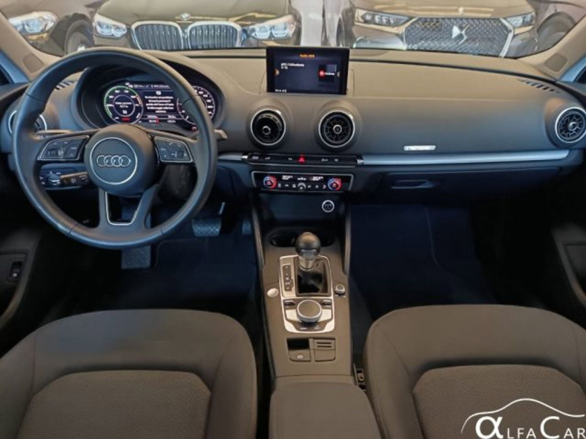 Audi A3 Sportback 40 e-tron S tronic Admired (6)