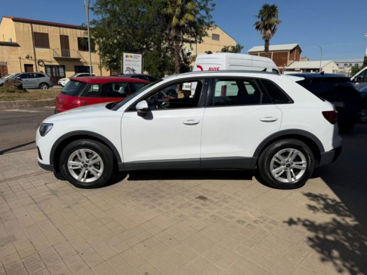 Audi Q3 35 TDI quattro S tronic Business (4)