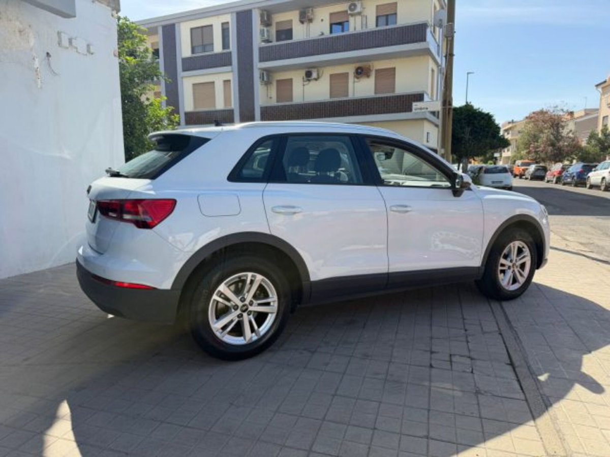 Audi Q3 35 TDI quattro S tronic Business (6)