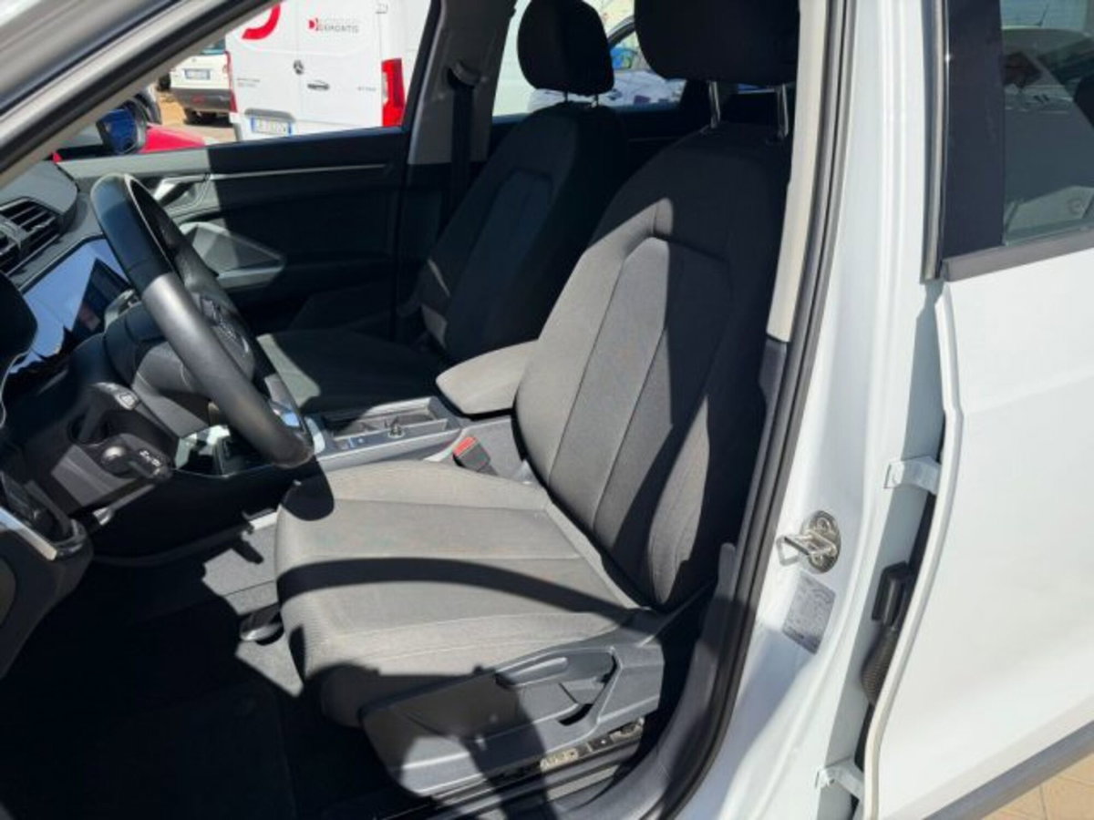 Audi Q3 35 TDI quattro S tronic Business (7)
