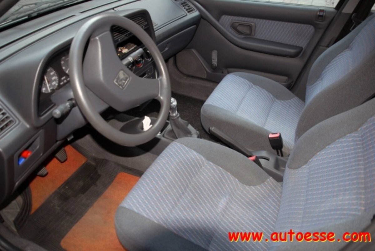 Peugeot 306 cat 5 porte XR (8)
