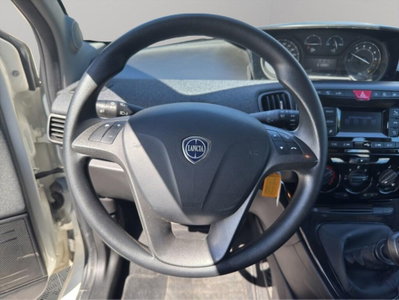 Lancia Ypsilon 1.0 FireFly 5 porte S&S Hybrid Silver Plus (10)
