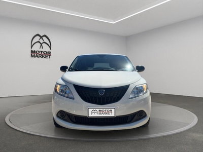 Lancia Ypsilon 1.0 FireFly 5 porte S&S Hybrid Silver Plus (2)