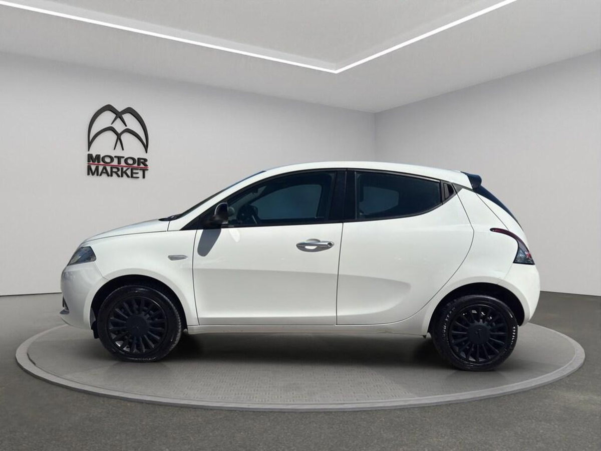 Lancia Ypsilon 1.0 FireFly 5 porte S&S Hybrid Silver Plus (5)