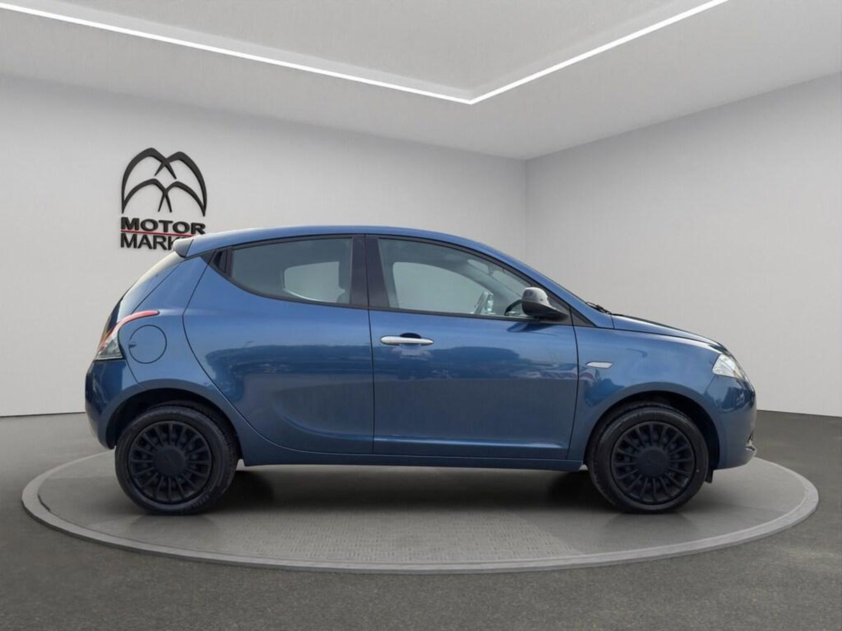 Lancia Ypsilon 1.0 FireFly 5 porte S&S Hybrid Silver Plus (4)