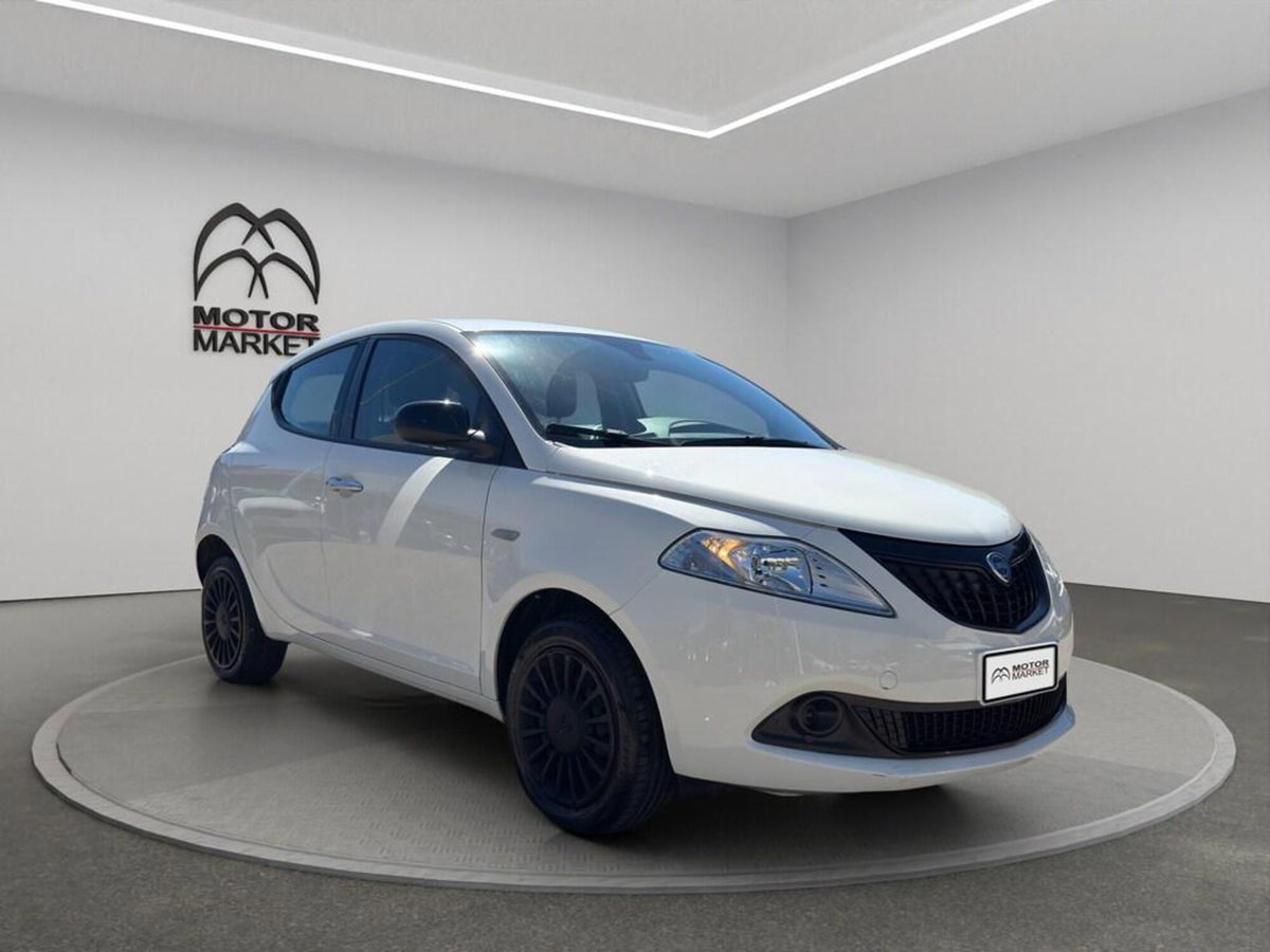 Lancia Ypsilon 1.0 FireFly 5 porte S&S Hybrid Ecochic Silver (3)
