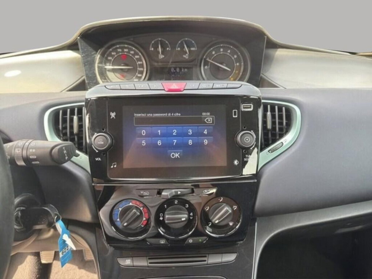 Lancia Ypsilon 1.0 FireFly 5 porte S&S Hybrid Ecochic Gold (12)