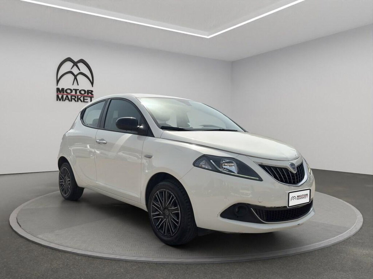 Lancia Ypsilon 1.0 FireFly 5 porte S&S Hybrid Ecochic Gold (3)