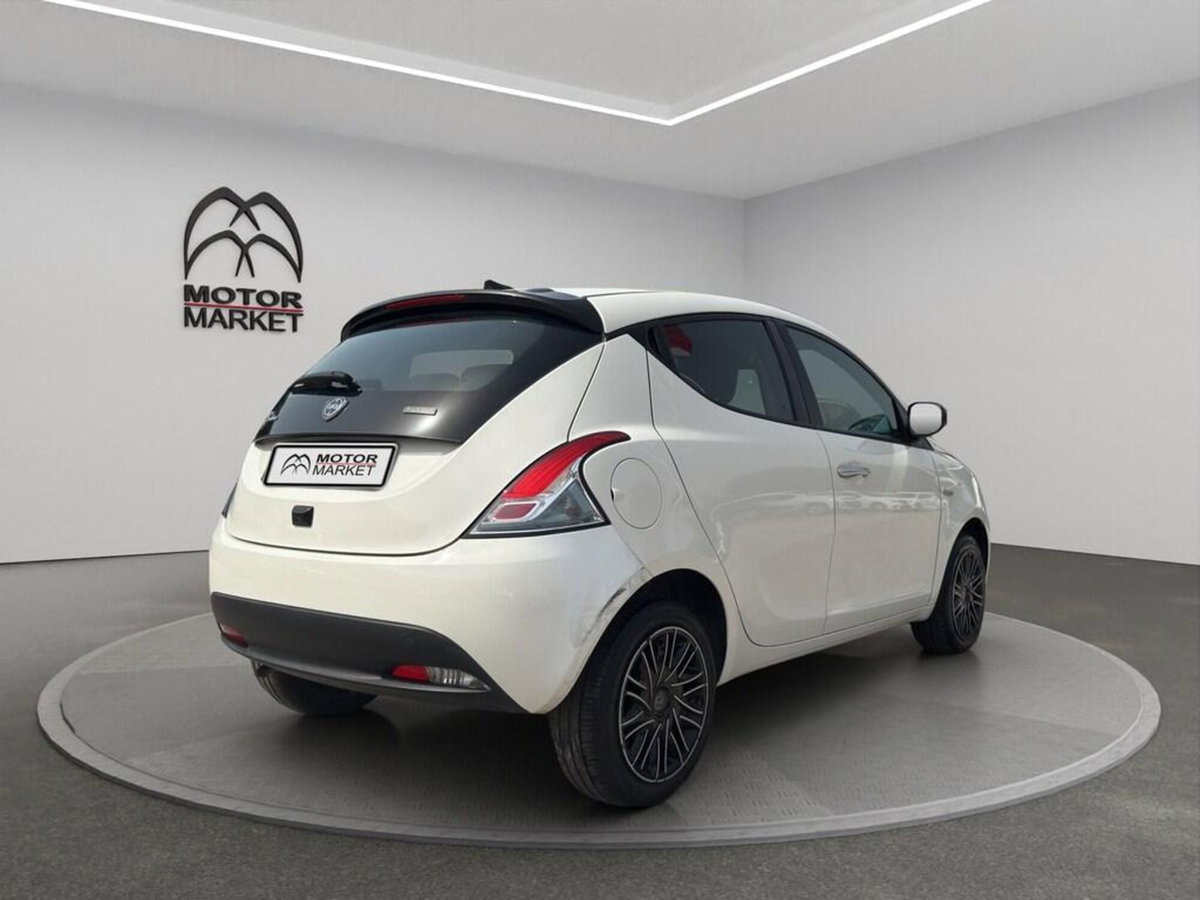Lancia Ypsilon 1.0 FireFly 5 porte S&S Hybrid Ecochic Gold (7)
