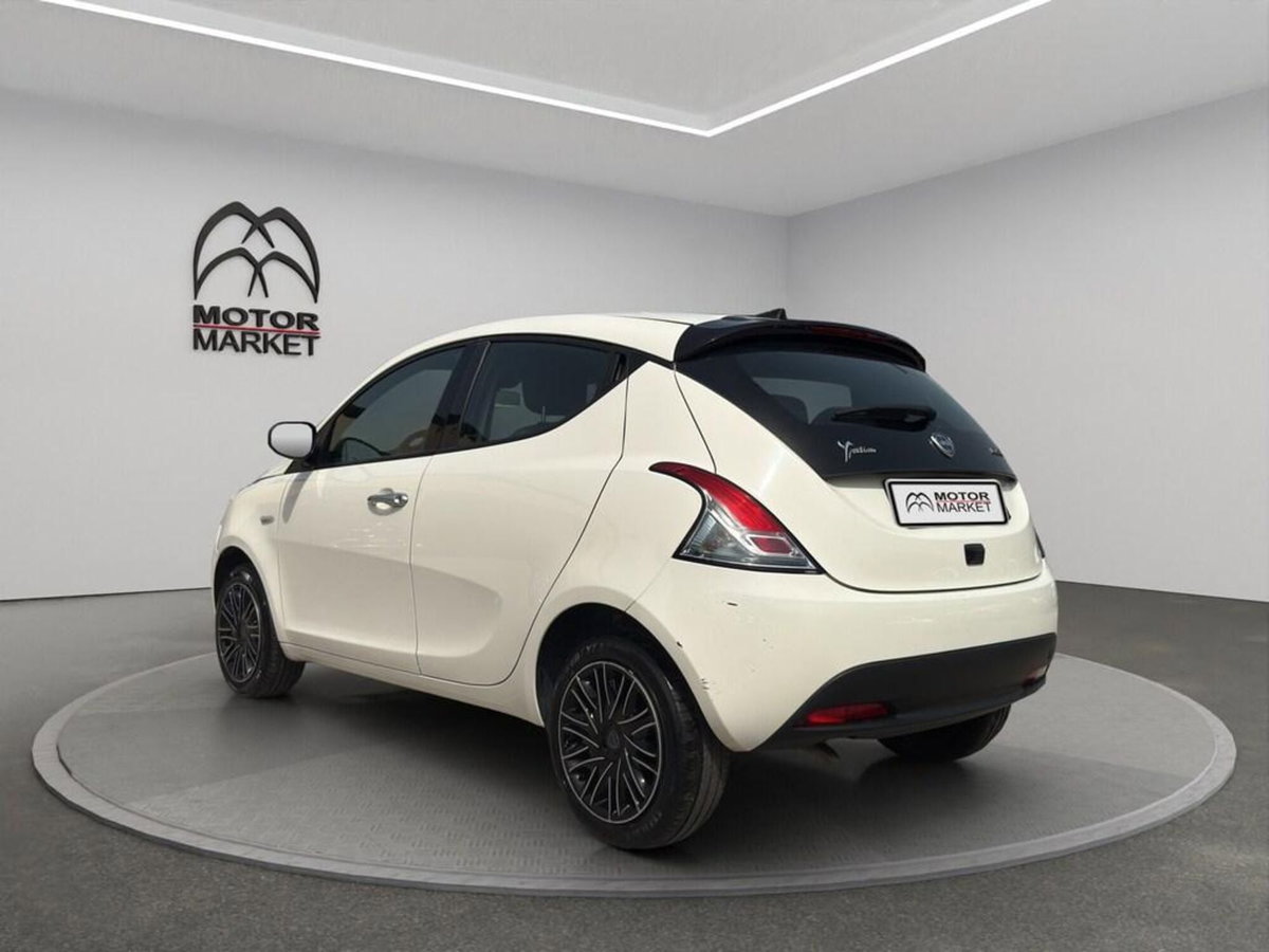 Lancia Ypsilon 1.0 FireFly 5 porte S&S Hybrid Ecochic Gold (8)