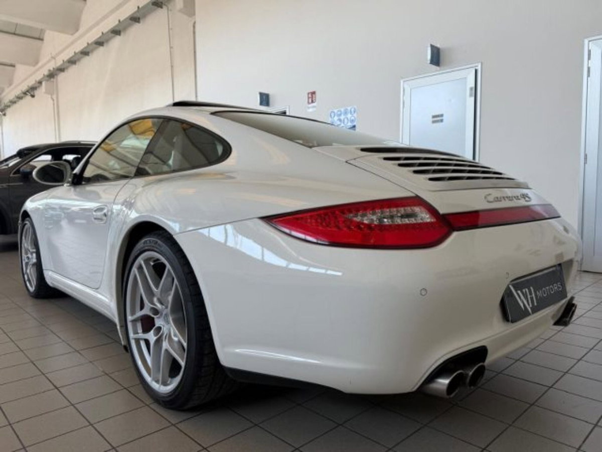 Porsche 911 Coupé Carrera 4S (4)