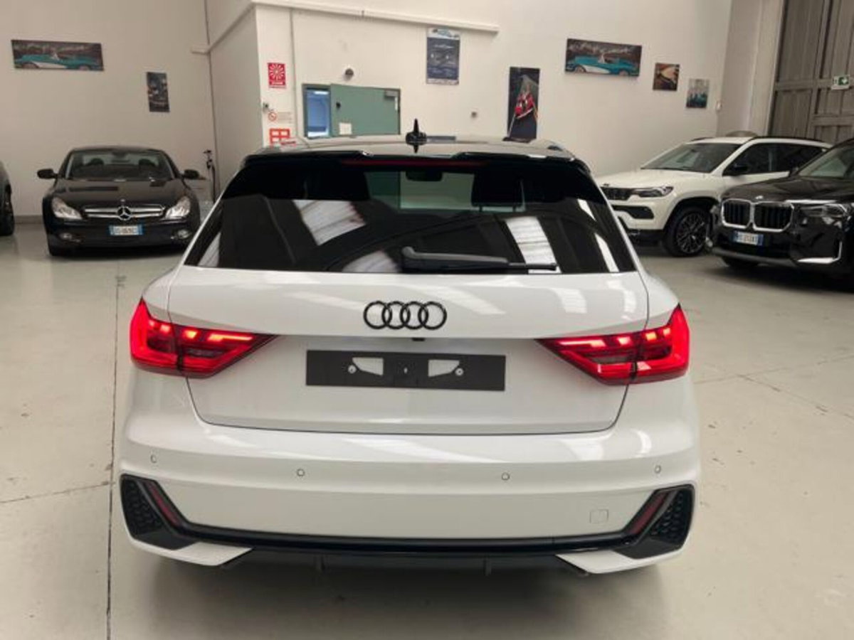 Audi A1 Sportback 30 TFSI S tronic Identity Black (2)
