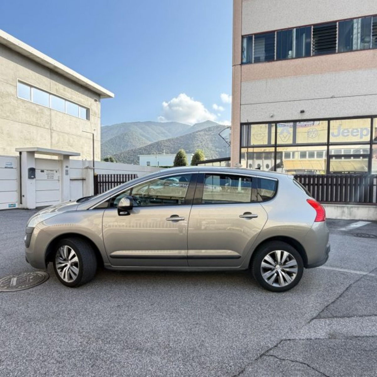Peugeot 3008 1.6 HDi 110CV cambio robotizzato Business (3)