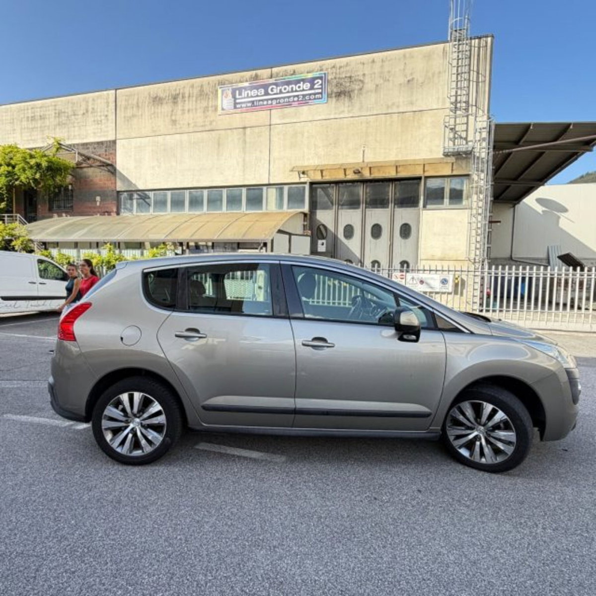 Peugeot 3008 1.6 HDi 110CV cambio robotizzato Business (4)