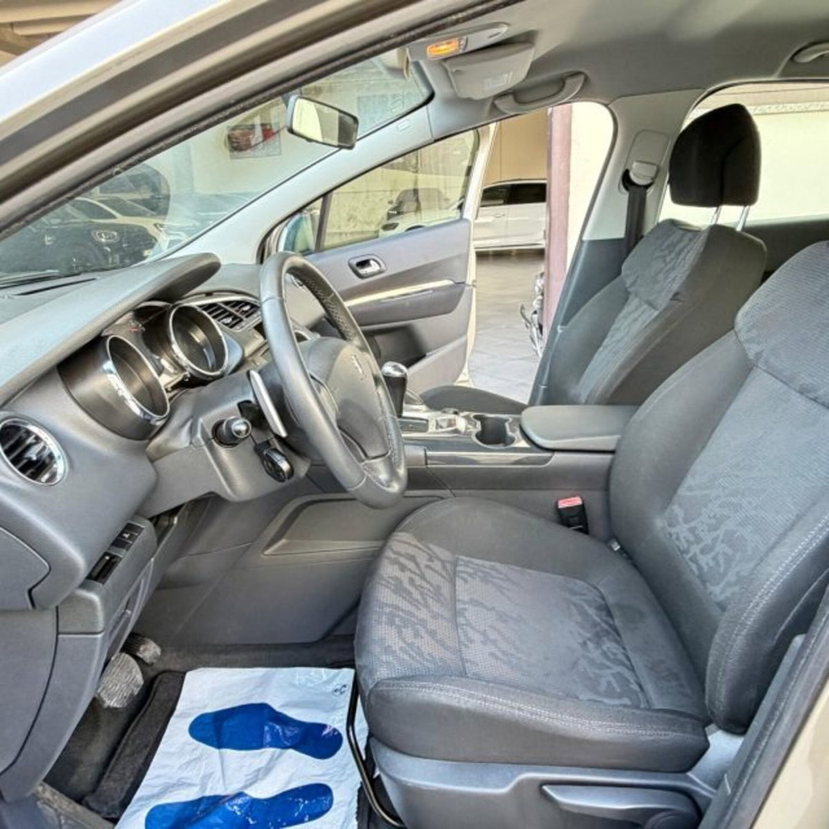 Peugeot 3008 1.6 HDi 110CV cambio robotizzato Business (6)