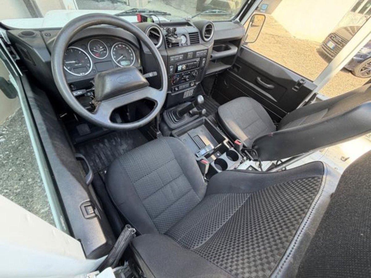 Land Rover Defender 110 2.2 TD4 Station Wagon N1 (10)