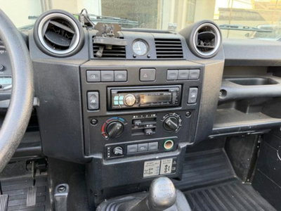 Land Rover Defender 110 2.2 TD4 Station Wagon N1 (11)
