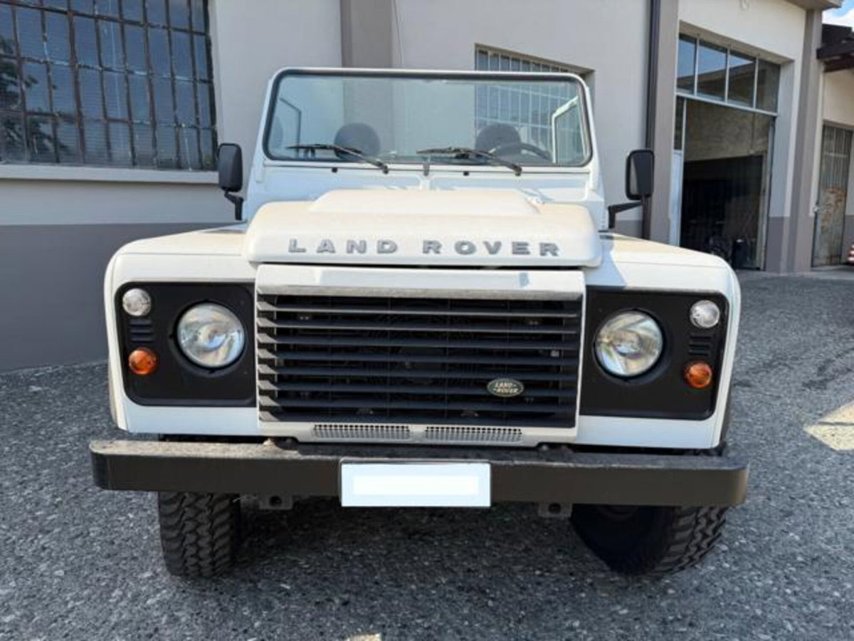 Land Rover Defender 110 2.2 TD4 Station Wagon N1 (2)