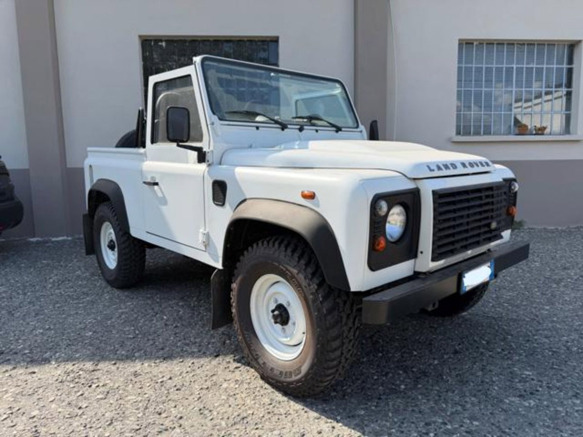 Land Rover Defender 110 2.2 TD4 Station Wagon N1 (3)