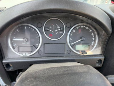 Land Rover Defender 110 2.2 TD4 Station Wagon N1 (7)