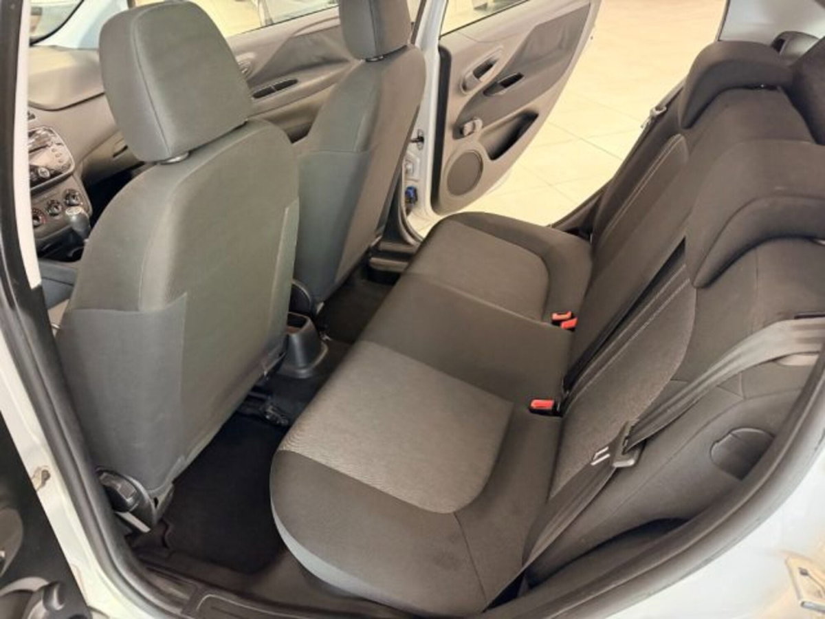Fiat Punto 1.3 MJT II 75 CV 5 porte Street (10)