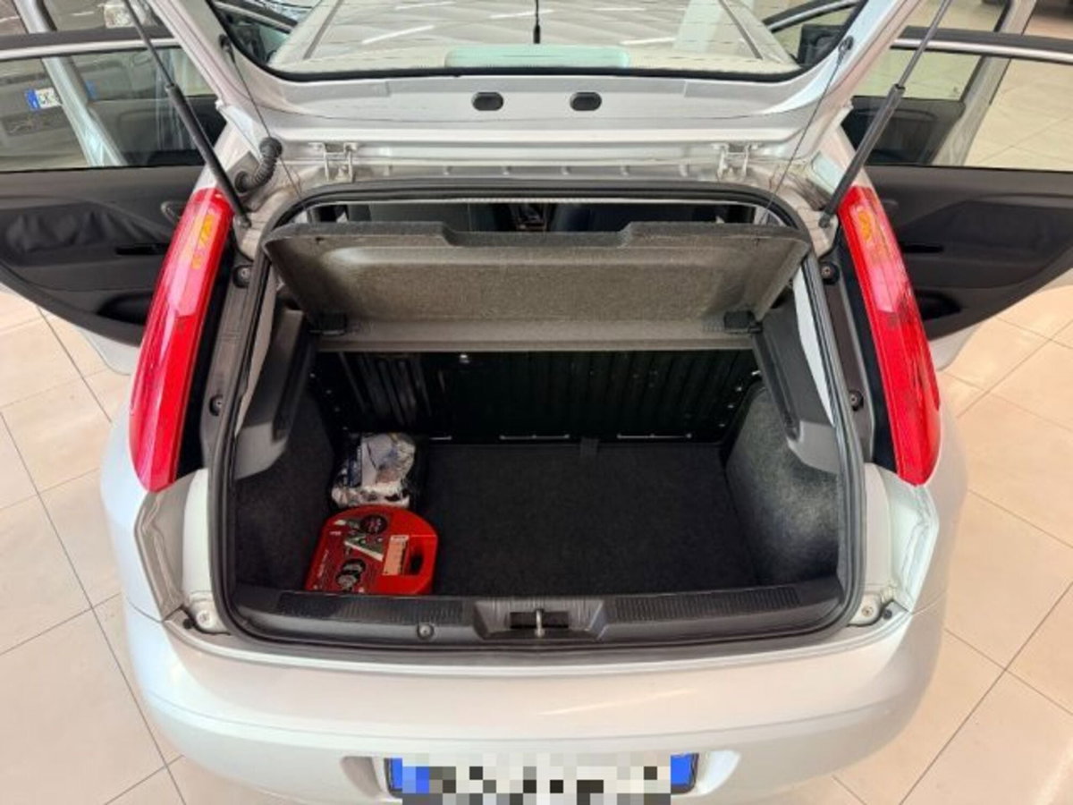 Fiat Punto 1.3 MJT II 75 CV 5 porte Street (11)