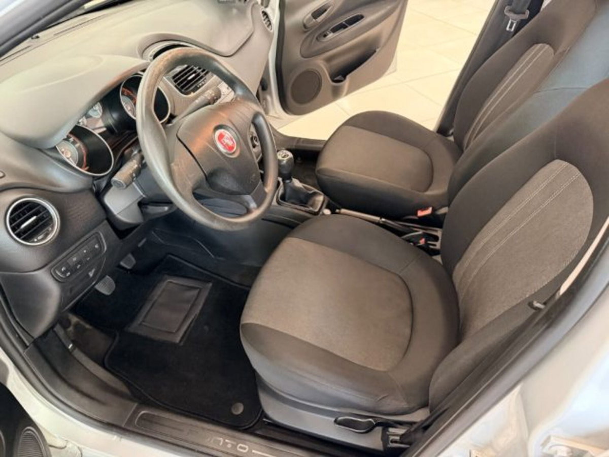 Fiat Punto 1.3 MJT II 75 CV 5 porte Street (9)