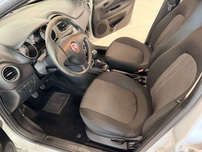 Fiat Punto 1.3 MJT II 75 CV 5 porte Street (9)