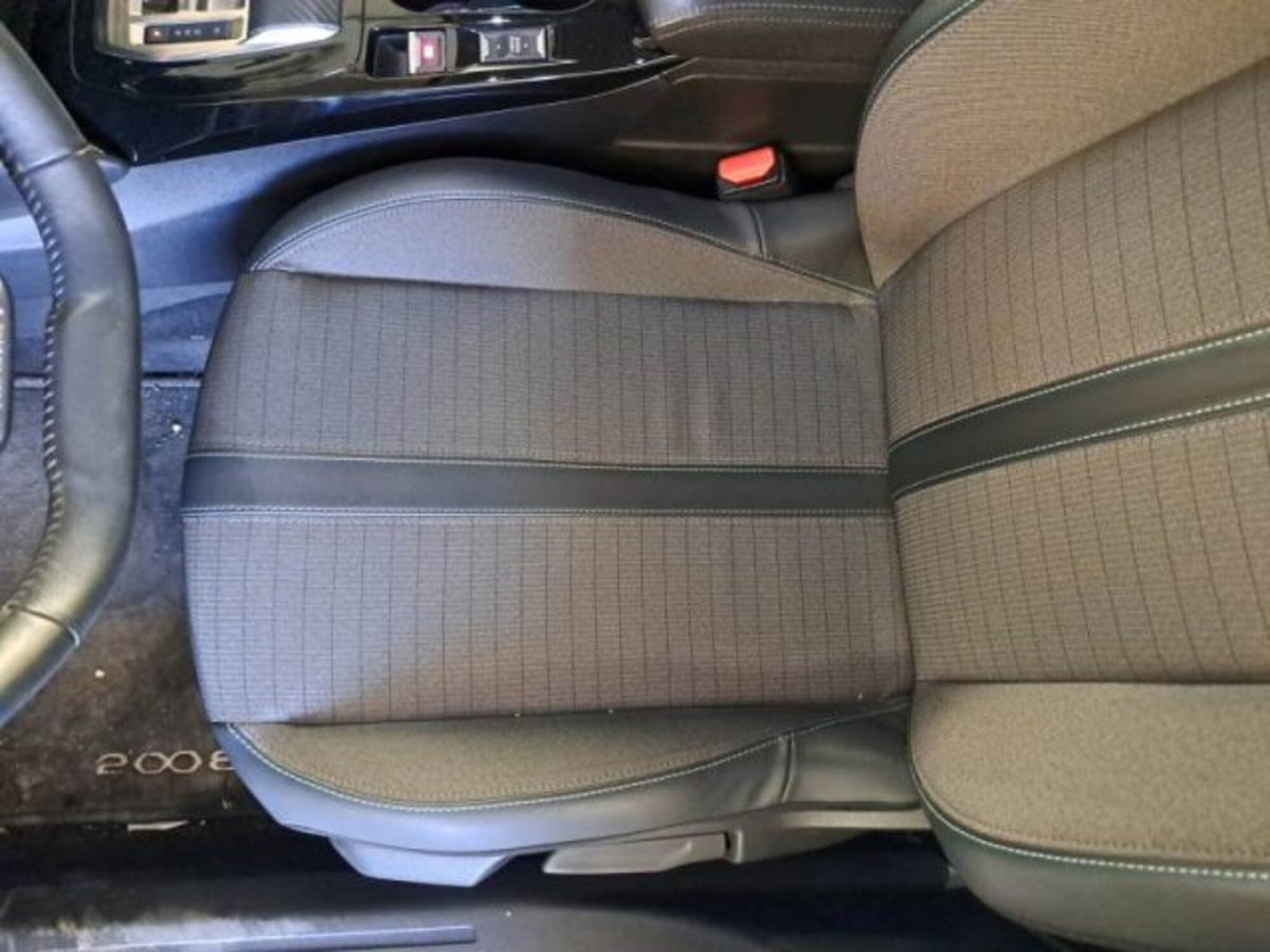 Peugeot 2008 BlueHDi 130 S&S EAT8 Allure Pack (10)