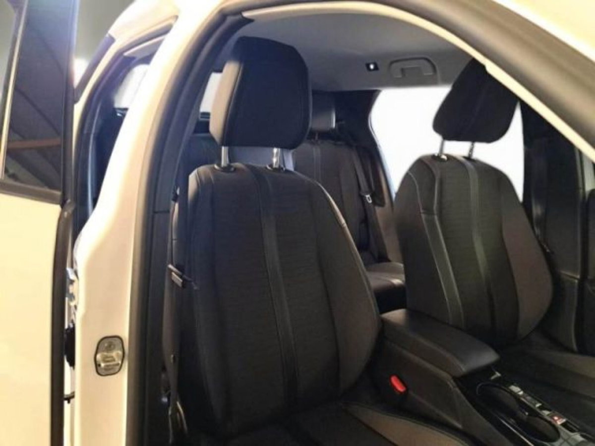 Peugeot 2008 BlueHDi 130 S&S EAT8 Allure Pack (11)