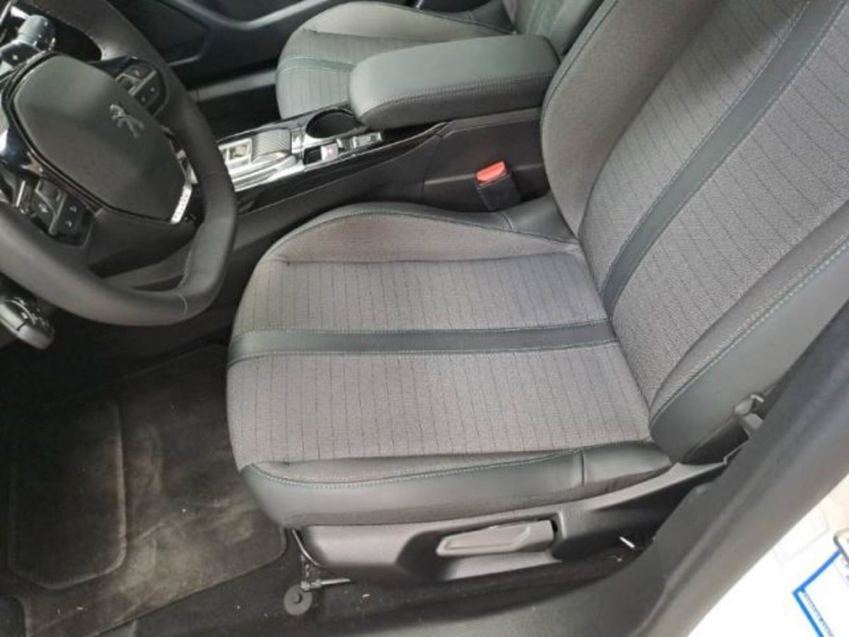 Peugeot 2008 BlueHDi 130 S&S EAT8 Allure Pack (10)