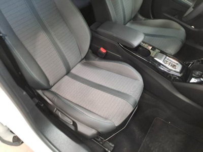 Peugeot 2008 BlueHDi 130 S&S EAT8 Allure Pack (12)