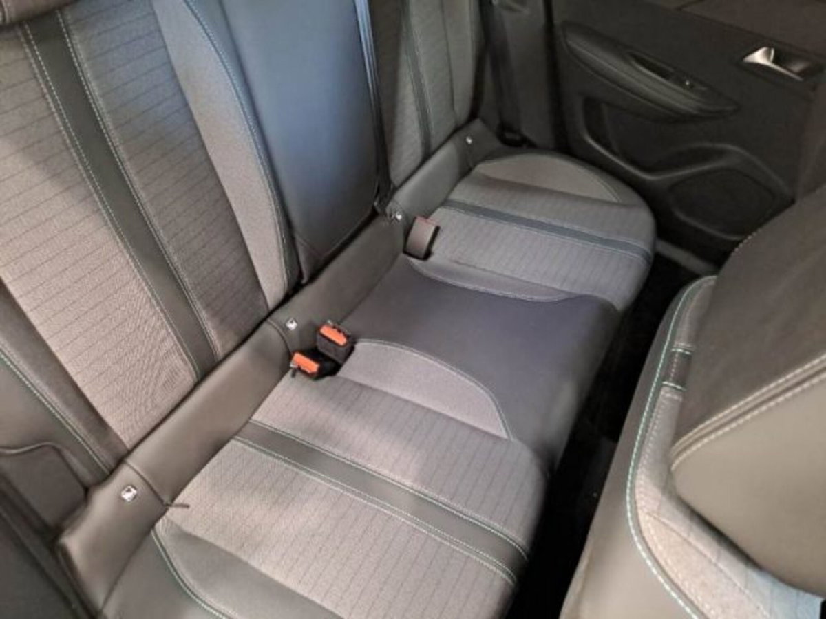 Peugeot 2008 BlueHDi 130 S&S EAT8 Allure Pack (14)