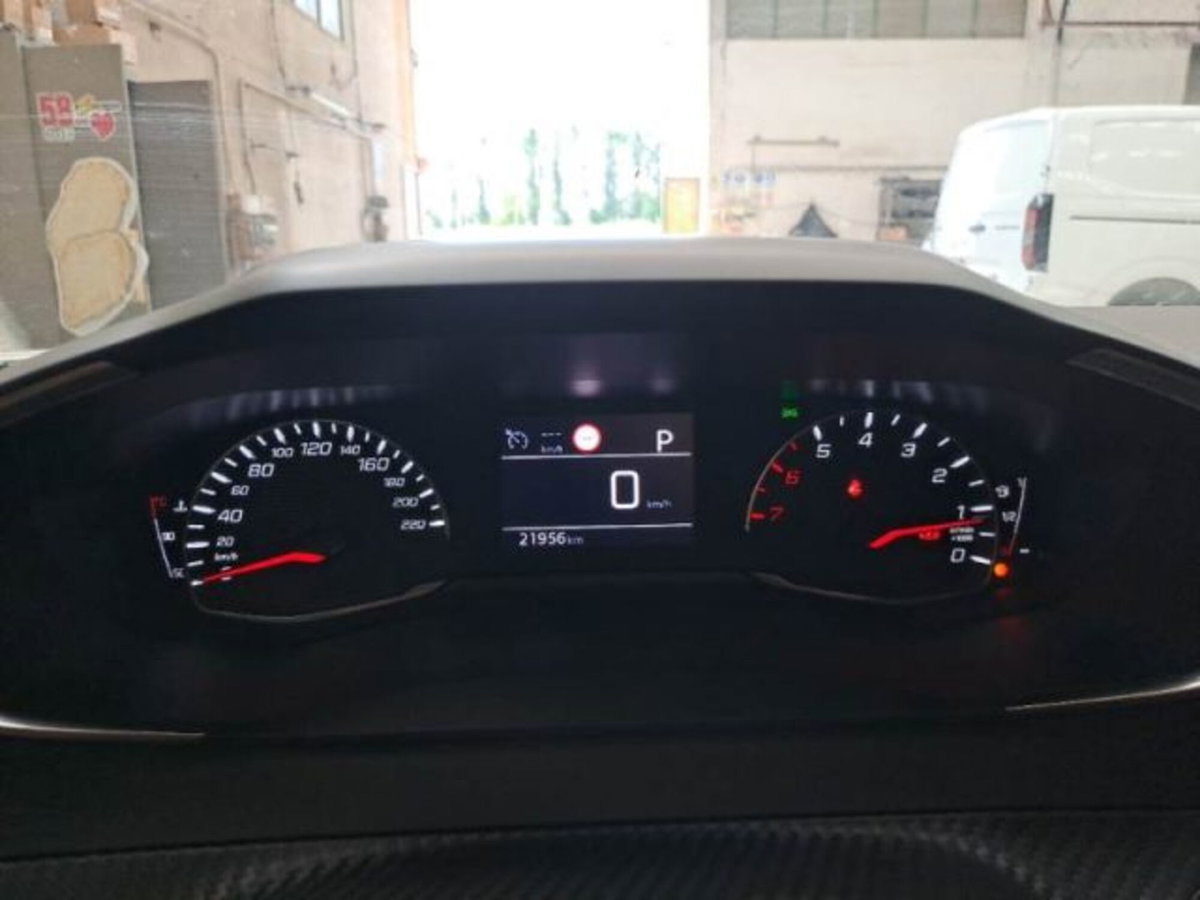 Peugeot 2008 BlueHDi 130 S&S EAT8 Allure Pack (4)