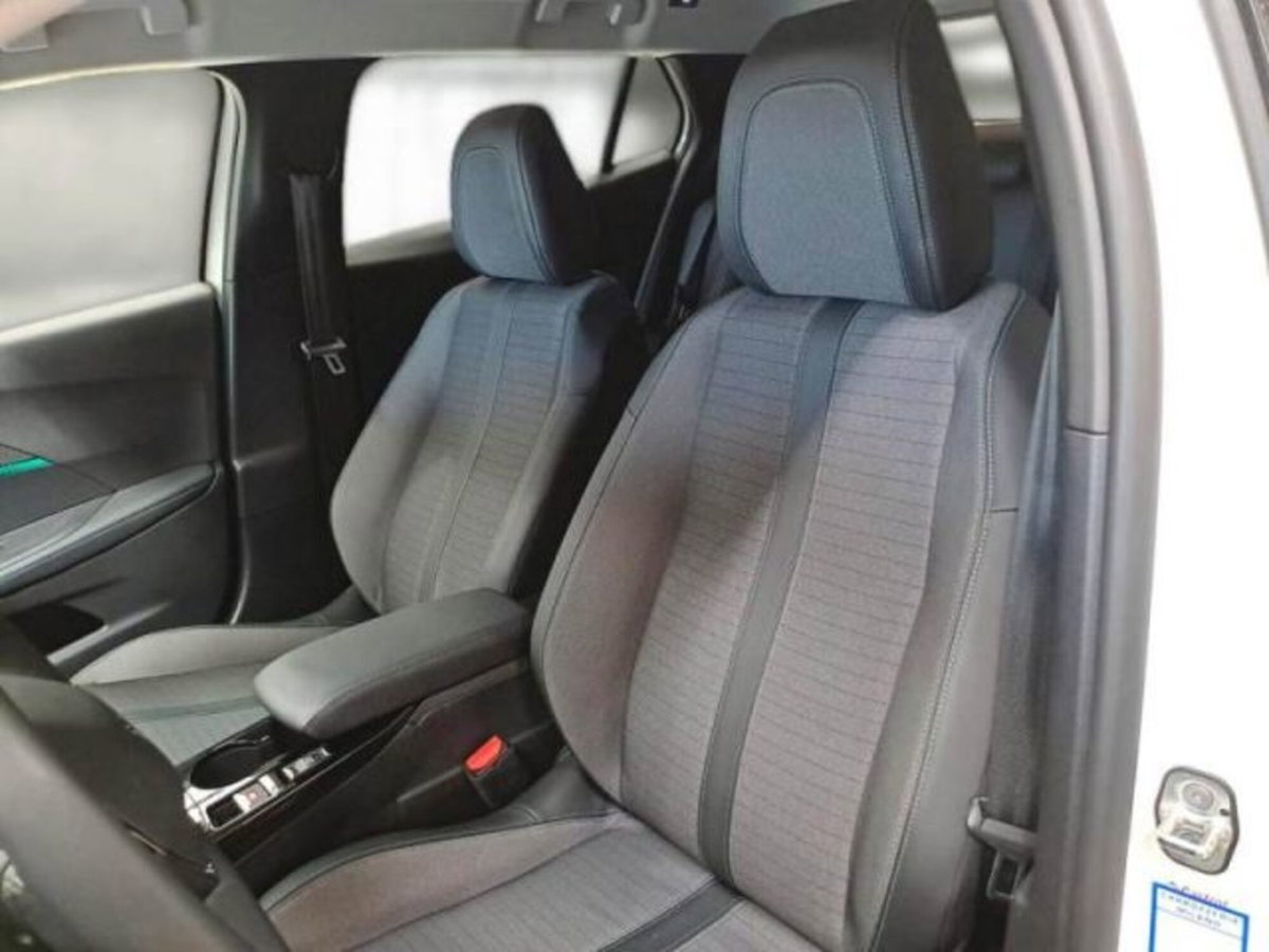 Peugeot 2008 BlueHDi 130 S&S EAT8 Allure Pack (9)