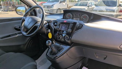 Lancia Ypsilon 1.2 69 CV 5 porte Silver (11)