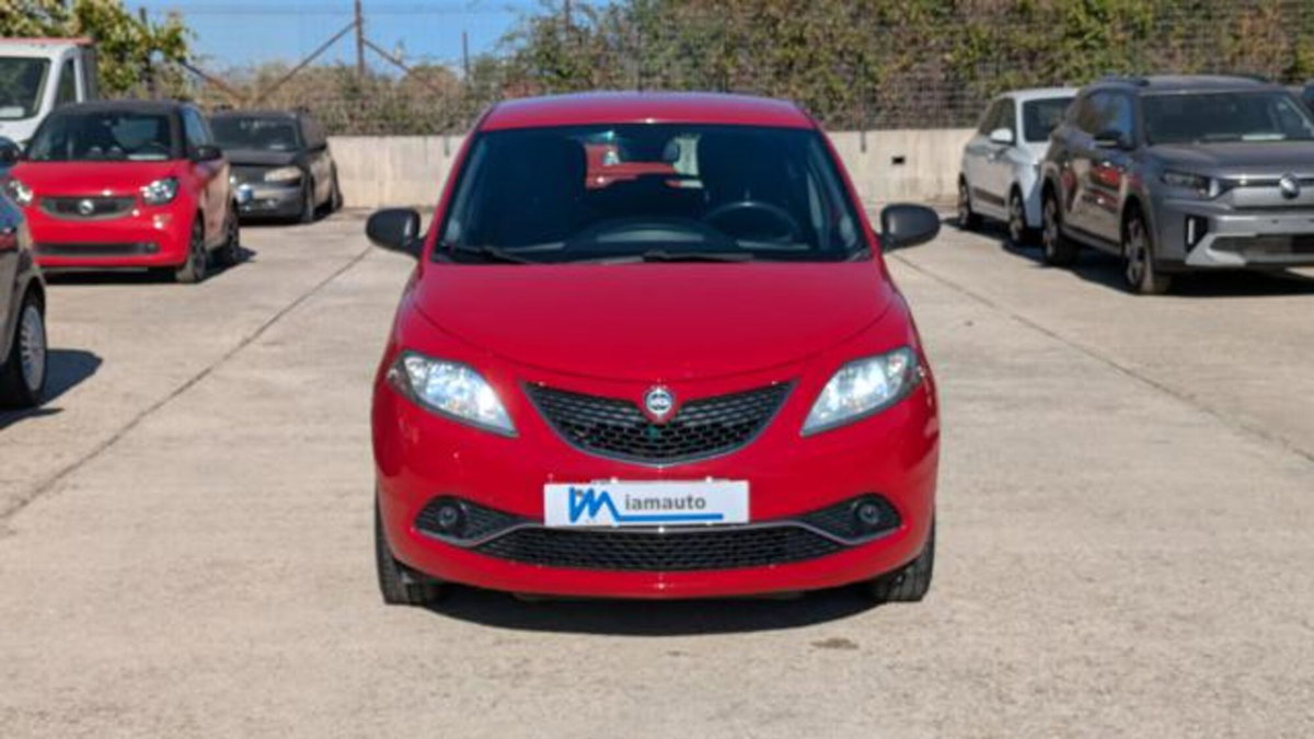 Lancia Ypsilon 1.2 69 CV 5 porte Silver (2)