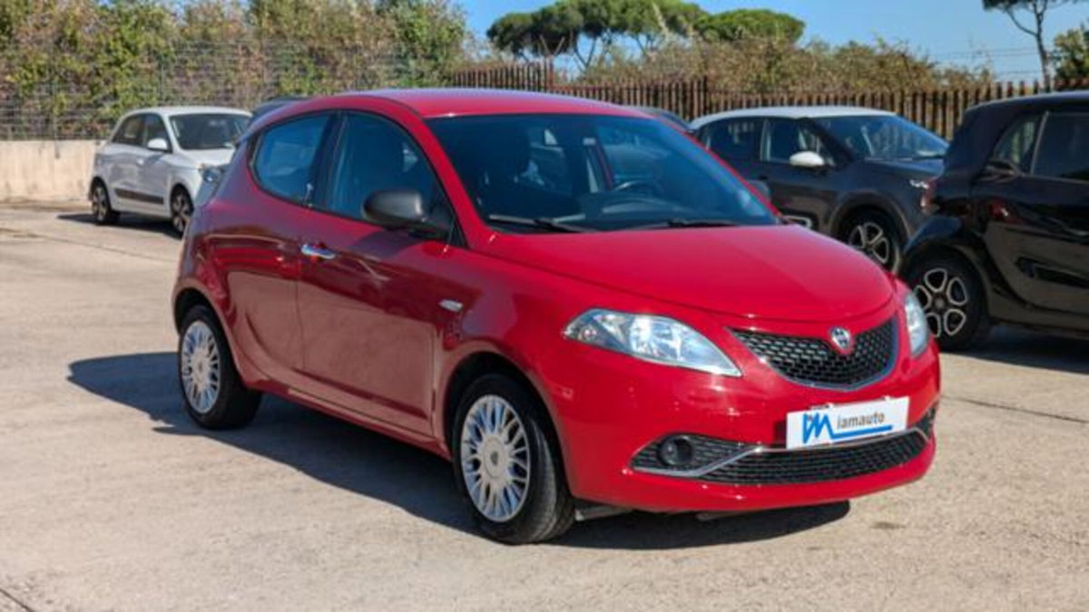 Lancia Ypsilon 1.2 69 CV 5 porte Silver (3)