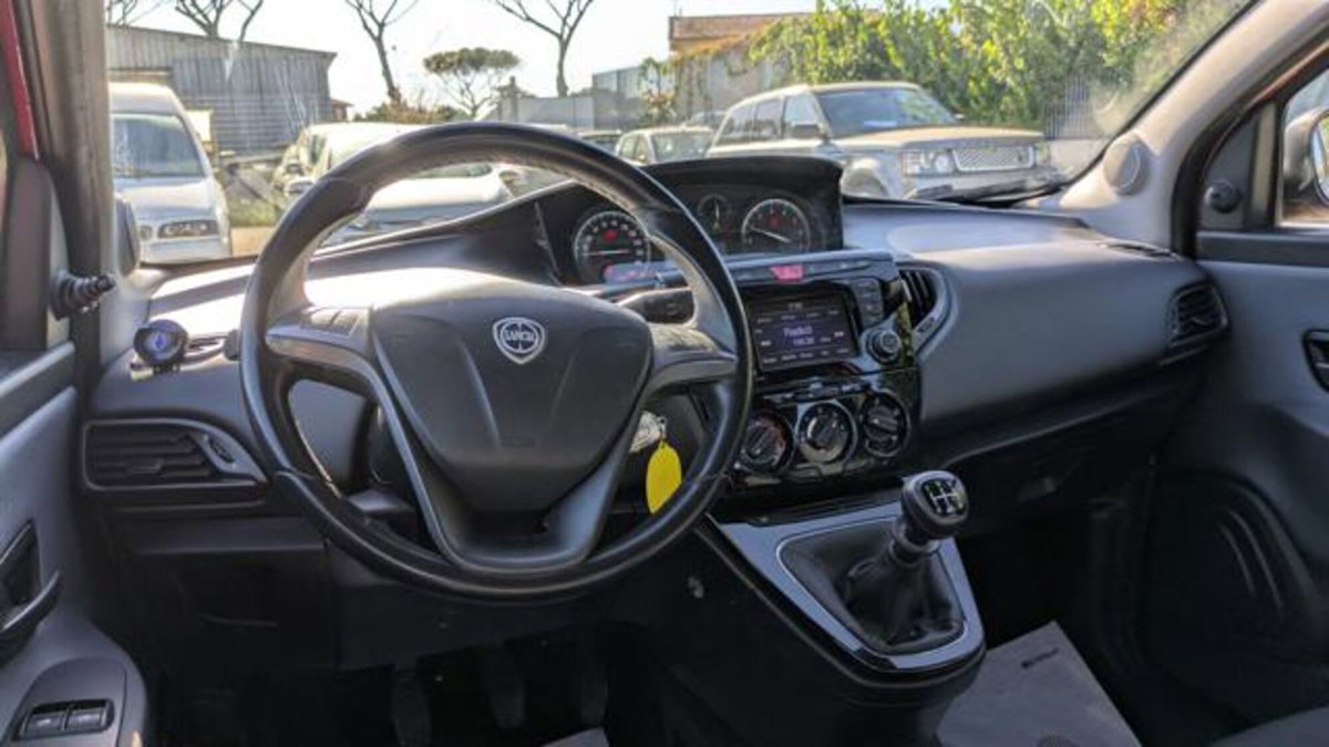 Lancia Ypsilon 1.2 69 CV 5 porte Silver (7)