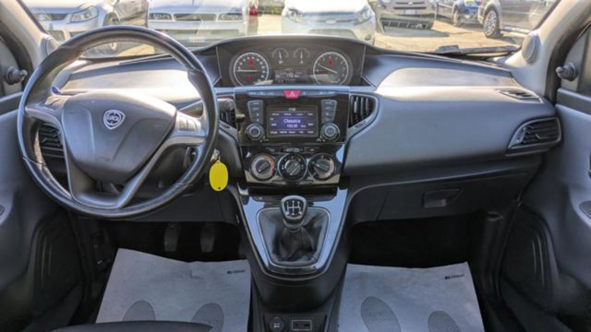 Lancia Ypsilon 1.2 69 CV 5 porte Silver (8)