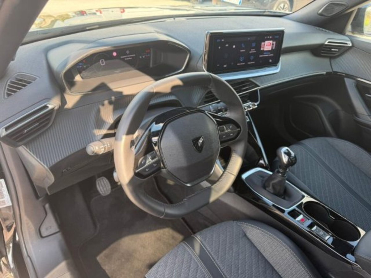 Peugeot 2008 PureTech 100 S&S Allure (10)
