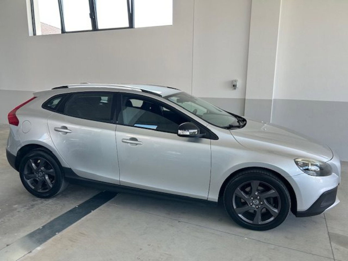 Volvo V40 Cross Country D2 1.6 Momentum (4)