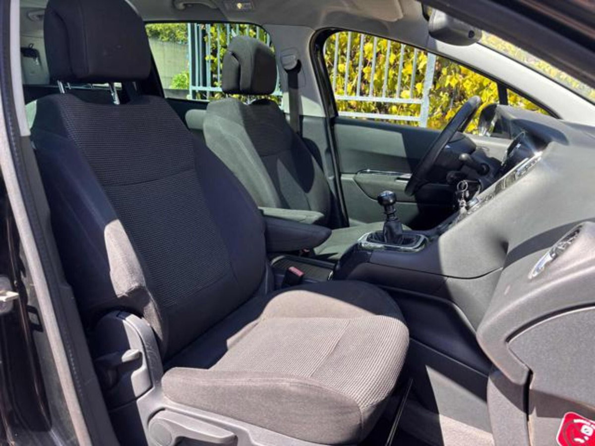 Peugeot 5008 2.0 HDi 150CV Allure (13)