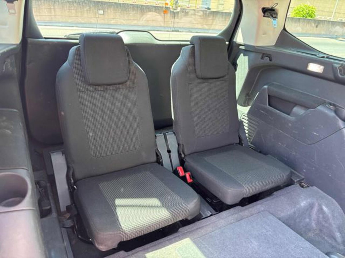 Peugeot 5008 2.0 HDi 150CV Allure (15)