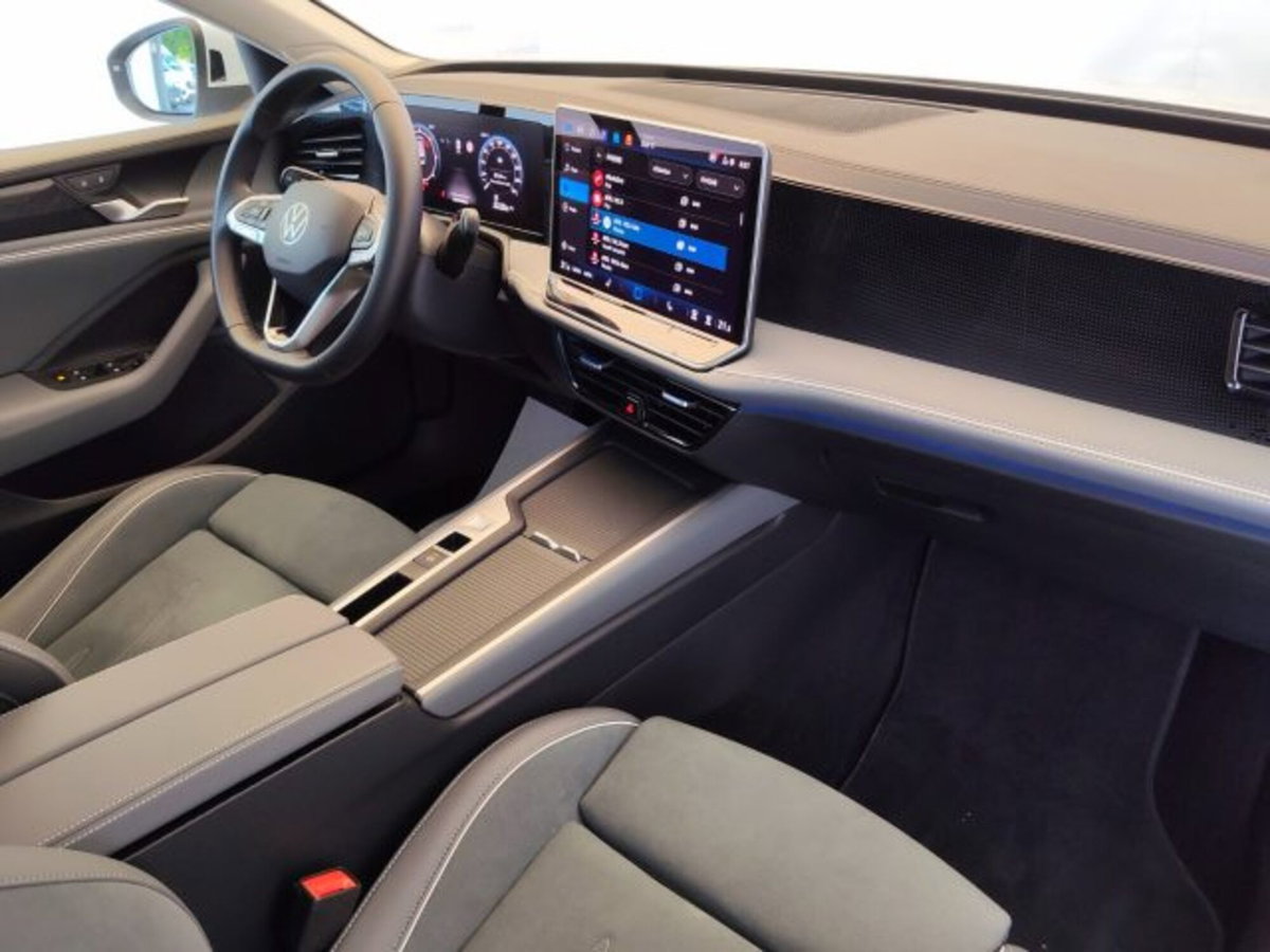 Volkswagen Passat Variant 2.0 TDI SCR EVO DSG Business (9)