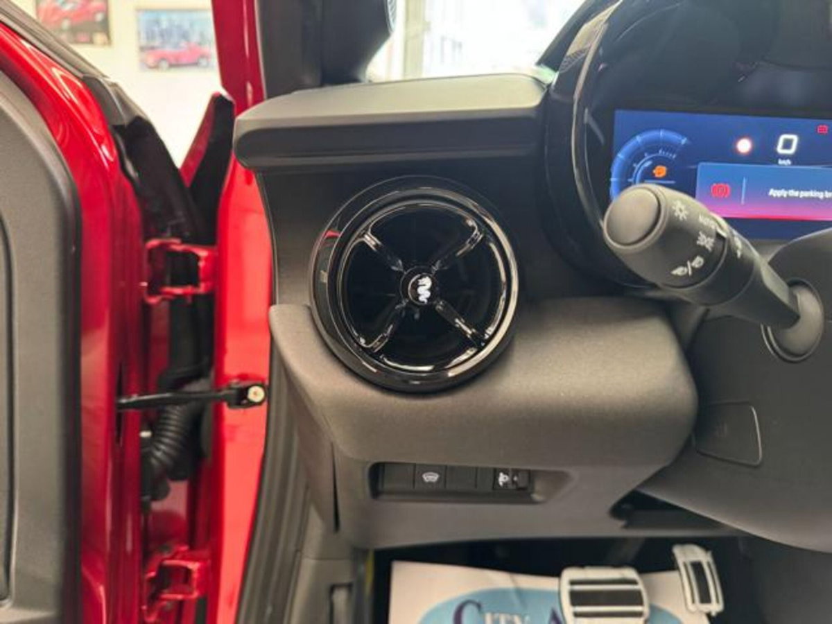 Alfa Romeo Junior 1.2 ibrida Sport Speciale 145cv edct6 (11)