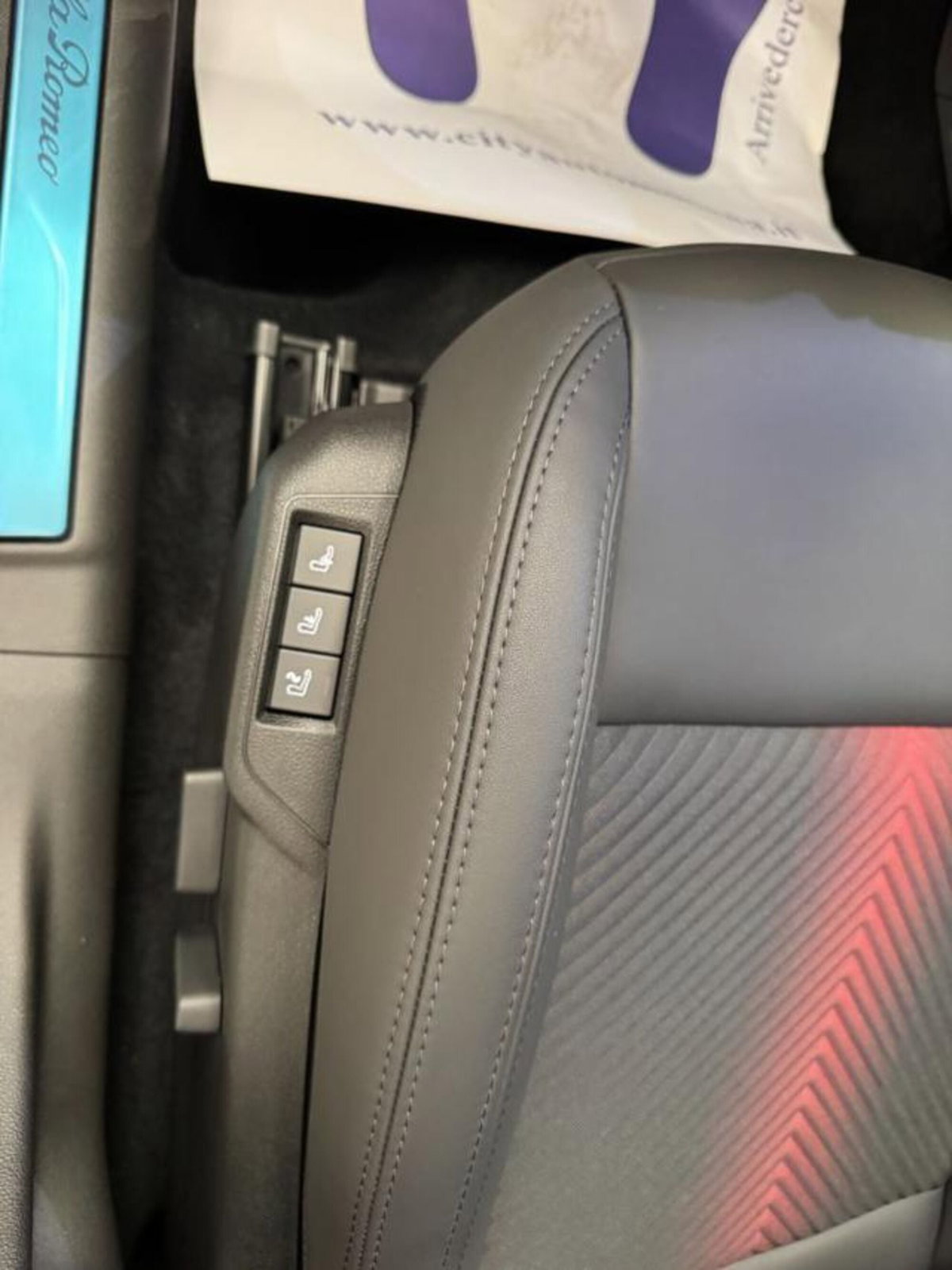 Alfa Romeo Junior 1.2 ibrida Sport Speciale 145cv edct6 (16)