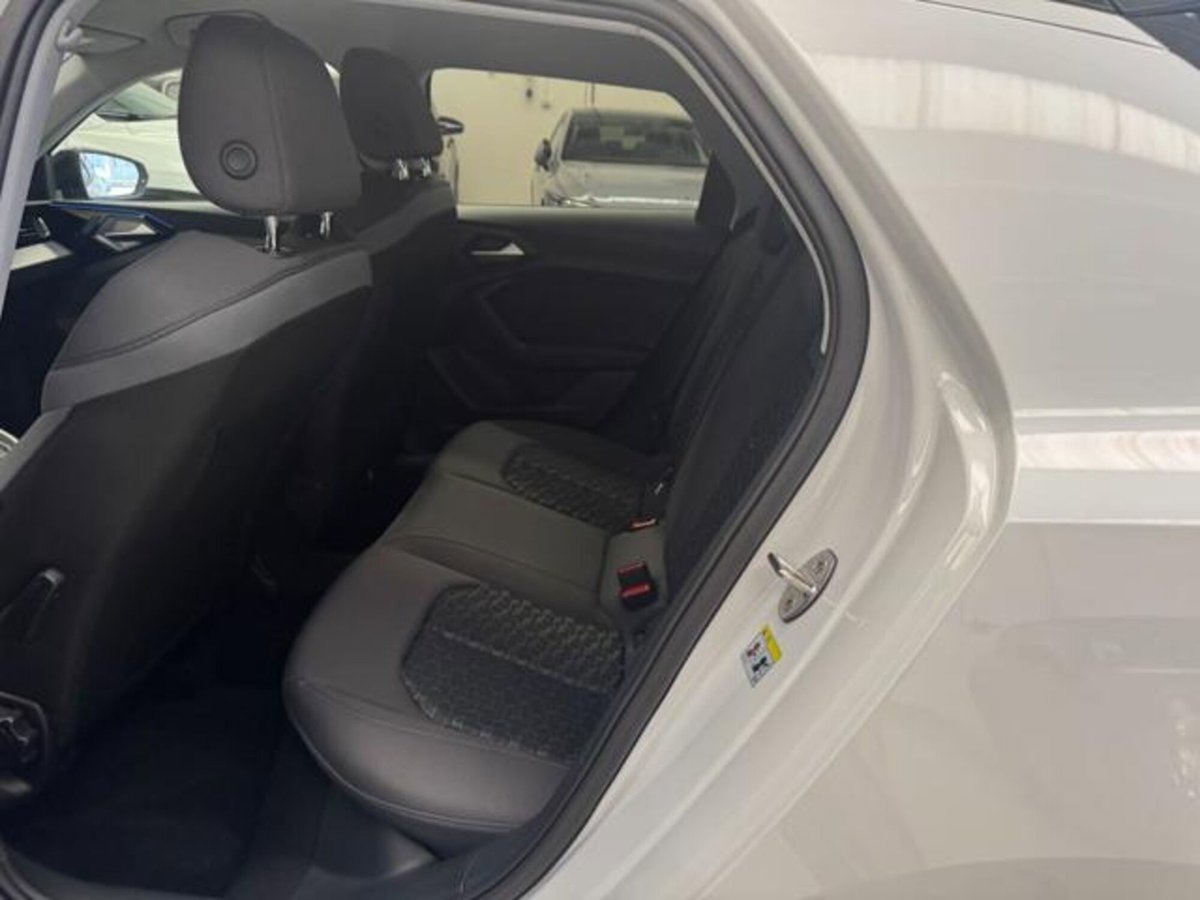 Audi A1 Sportback 30 1.0 tfsi Identity Black 116cv s-tronic (11)